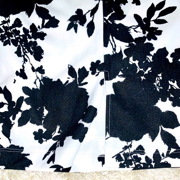 Premier Amour Off Shoulder Dress - Picture 8 of 10